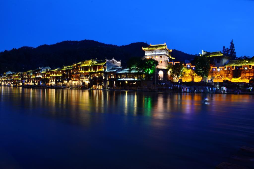 Fenghuang Slowly Time Inn Exteriör bild