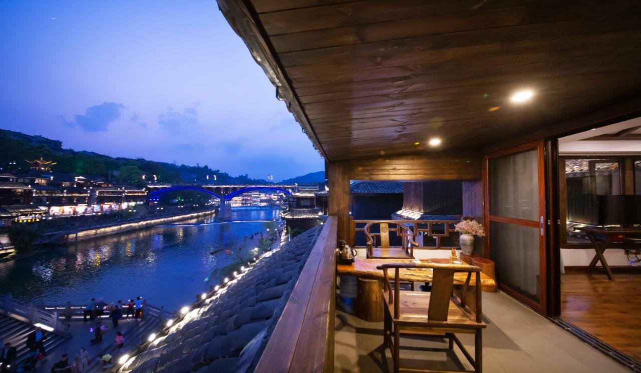Fenghuang Slowly Time Inn Exteriör bild