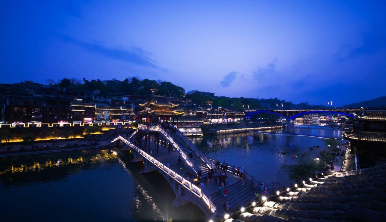 Fenghuang Slowly Time Inn Exteriör bild