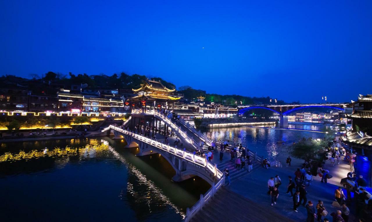 Fenghuang Slowly Time Inn Exteriör bild