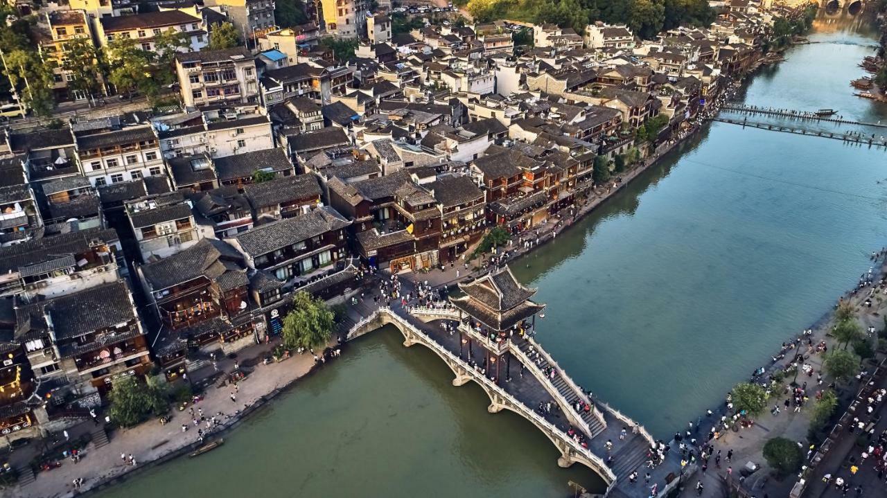 Fenghuang Slowly Time Inn Exteriör bild