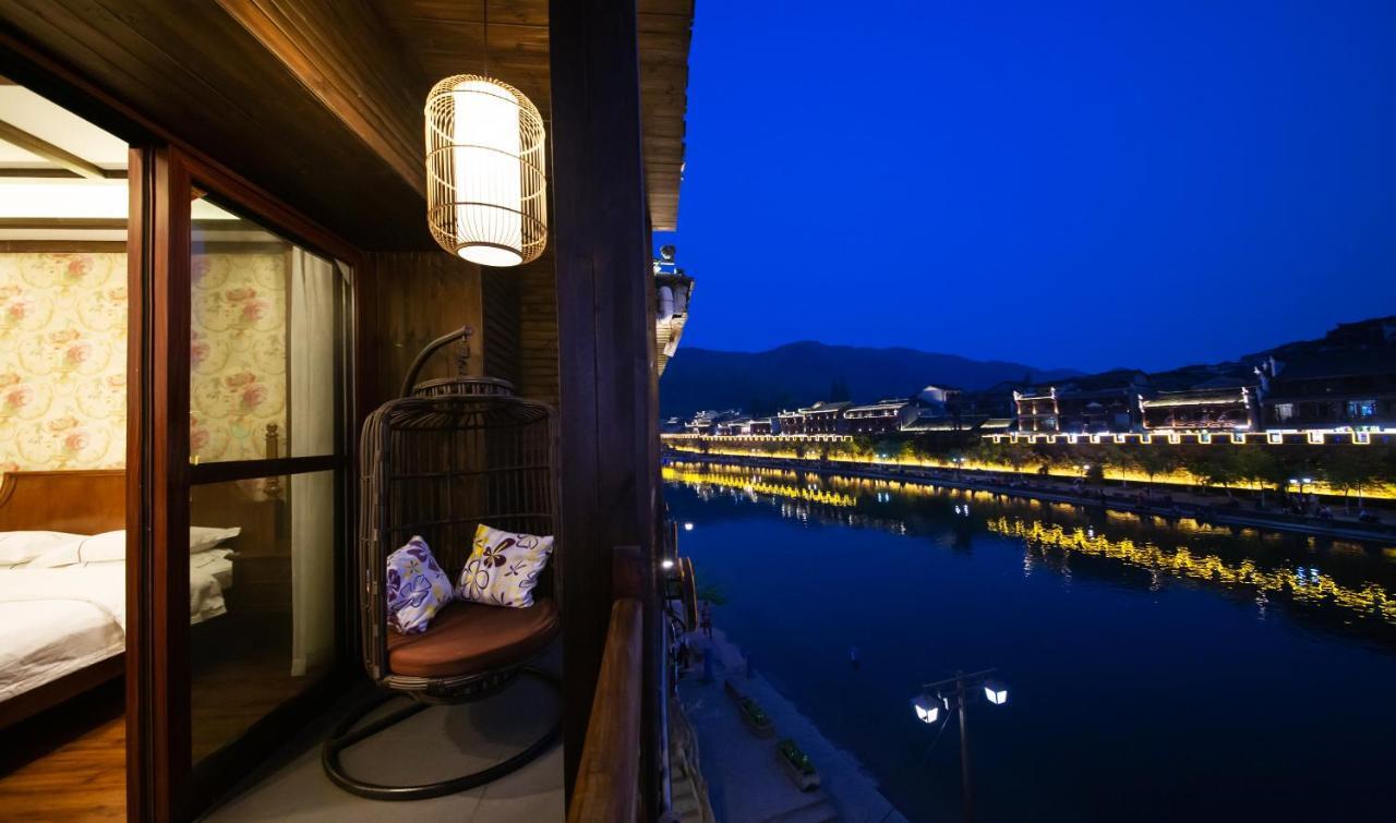 Fenghuang Slowly Time Inn Exteriör bild